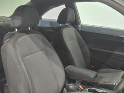 2013 Volkswagen
                Beetle 