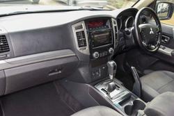 2017 Mitsubishi Pajero GLX