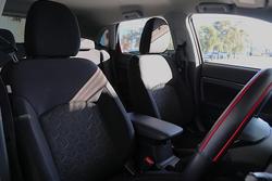 2019 Mitsubishi
ASX ES