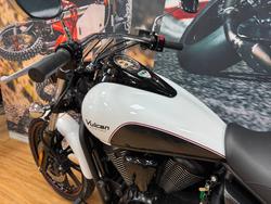2016 Kawasaki VULCAN 900 CUSTOM WHITE