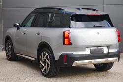 2025 MINI
Countryman C Favoured
