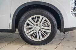 2023 Mitsubishi
Outlander ES