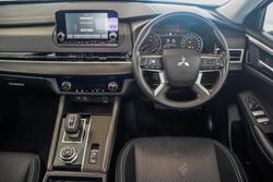 2023 Mitsubishi
Outlander ES