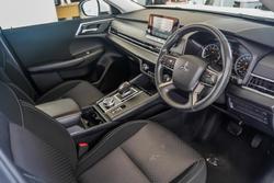 2023 Mitsubishi
Outlander ES