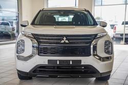 2023 Mitsubishi
Outlander ES
