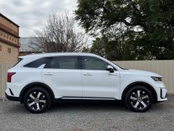 2022 Kia
                Sorento Sport