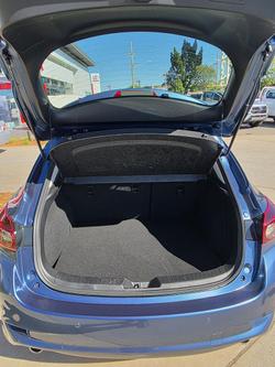 2017 Mazda
3 Maxx
