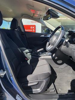 2017 Mazda
3 Maxx