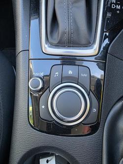 2017 Mazda
3 Maxx