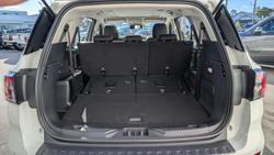 2024 Ford
Everest Ambiente