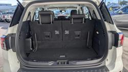 2024 Ford
Everest Ambiente