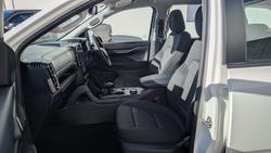 2024 Ford
Everest Ambiente