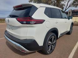 2025 Nissan
X-TRAIL Ti-L