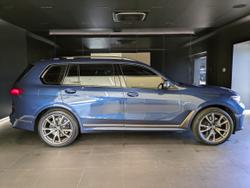 2022 BMW
                X7 M50I