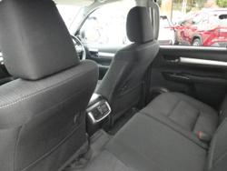 2019 Toyota
Hilux 4x4 Hilux 4x4 SR5 2.8L T Diesel Automatic Double Cab 1Y46290 005