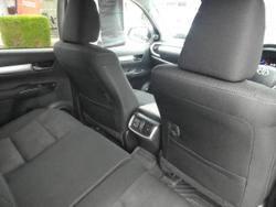 2019 Toyota
Hilux 4x4 Hilux 4x4 SR5 2.8L T Diesel Automatic Double Cab 1Y46290 005