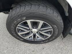2019 Toyota
Hilux 4x4 Hilux 4x4 SR5 2.8L T Diesel Automatic Double Cab 1Y46290 005