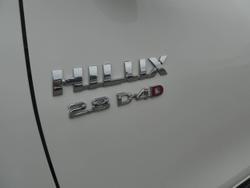 2019 Toyota
Hilux 4x4 Hilux 4x4 SR5 2.8L T Diesel Automatic Double Cab 1Y46290 005