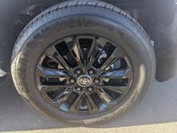 2024 Toyota
                Landcruiser Prado VX