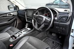 2022 Isuzu
MU-X LS-T