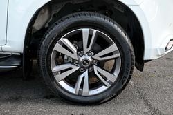 2022 Isuzu
MU-X LS-T