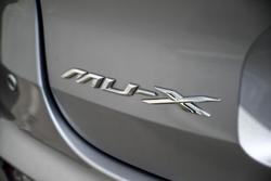 2022 Isuzu
MU-X LS-T