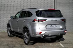 2022 Isuzu
MU-X LS-T