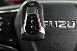2022 Isuzu
MU-X LS-T