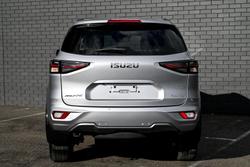 2022 Isuzu
MU-X LS-T