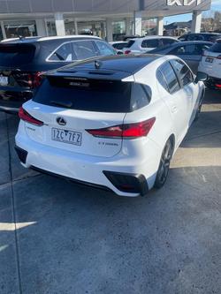 2017 Lexus
CT 200h F Sport