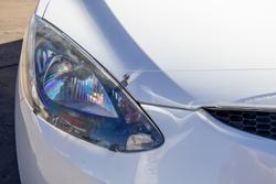 2010 Mazda
                2 Neo