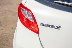 2010 Mazda
                2 Neo