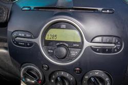 2010 Mazda
                2 Neo