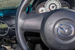 2010 Mazda
                2 Neo