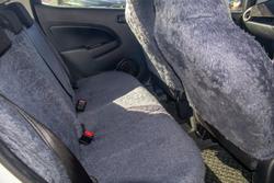 2010 Mazda
2 Neo