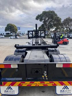 2013 Barker
                St3 20'Roll Back Tipping Skel