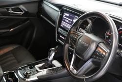 2022 Isuzu
MU-X LS-T