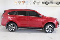 2022 Isuzu
MU-X LS-T