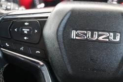 2022 Isuzu
MU-X LS-T