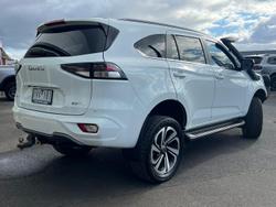 2022 Isuzu
MU-X LS-T