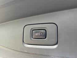 2022 Isuzu
MU-X LS-T