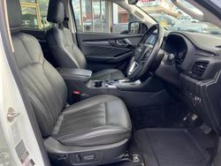 2022 Isuzu
MU-X LS-T