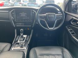 2022 Isuzu
MU-X LS-T