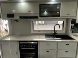 2023 JB Caravans 20'6 Dirt Road Xtreme Side Club