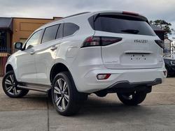 2025 Isuzu
MU-X LS-T