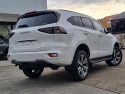 2025 Isuzu
MU-X LS-T