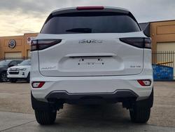 2025 Isuzu
MU-X LS-T