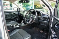 2023 Isuzu
MU-X LS-T
