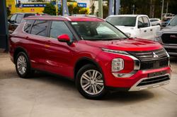 2023 Mitsubishi
Outlander LS