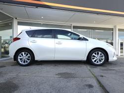 2013 Toyota
Corolla Ascent Sport